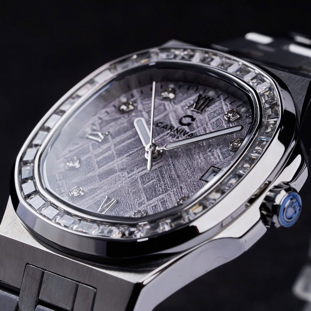 Đồng Hồ Nữ Carnival 8160L2-VT-TT Dây Thép Silver Mặt Thiên Thạch Viền Đá Size 34mm Sapphire