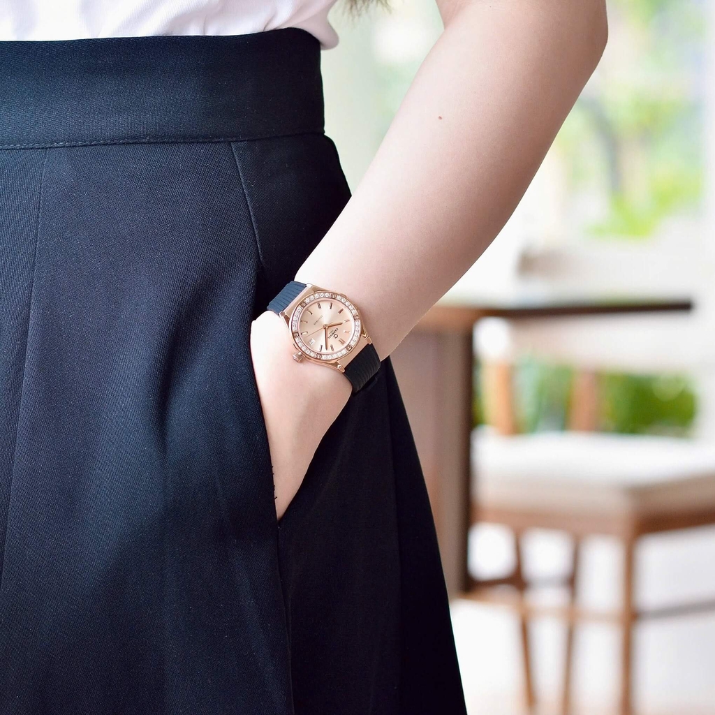 Đồng Hồ Nữ Carnival 8168L2 Dây Cao Su Đen Mặt Vàng Hồng Đính Đá Rose Size 34mm Quartz 8168L2 VH-DCS-NN