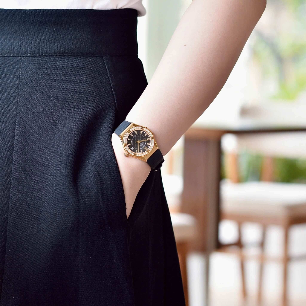 Đồng Hồ Nữ Carnival 8173L2 Dây Cao Su Đen Đính Đá Gold Size 34mm Quartz Japan Carnival 8173L2-VV-DCS-D