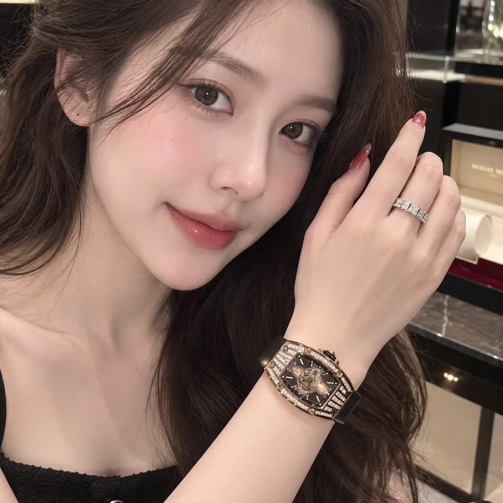 Đồng Hồ Nữ Hanboro Chính Hãng Dây Cao Su Đen Vỏ Rose Size 36mm Viền Đá Quartz