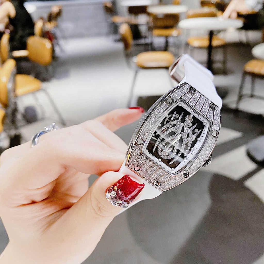 Đồng Hồ Nữ Hanboro Nhện Đính Đá Dây Cao Su Trắng Vỏ Silver Size 31x44mm Quartz Tặng Kèm Lắc Tay