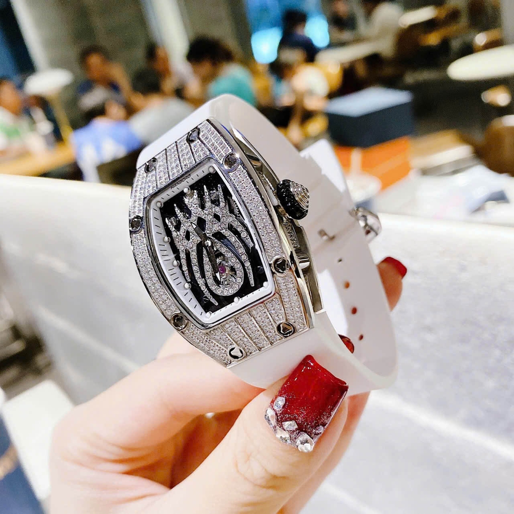 Đồng Hồ Nữ Hanboro Nhện Đính Đá Dây Cao Su Trắng Vỏ Silver Size 31x44mm Quartz Tặng Kèm Lắc Tay