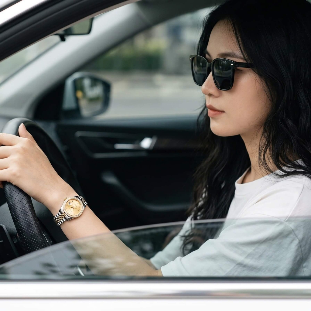 Đồng Hồ Nữ Roberto Era Chính Hãng Dây Demi Vàng Mặt Vàng Size 28mm Viền Đính Đá RE1202A