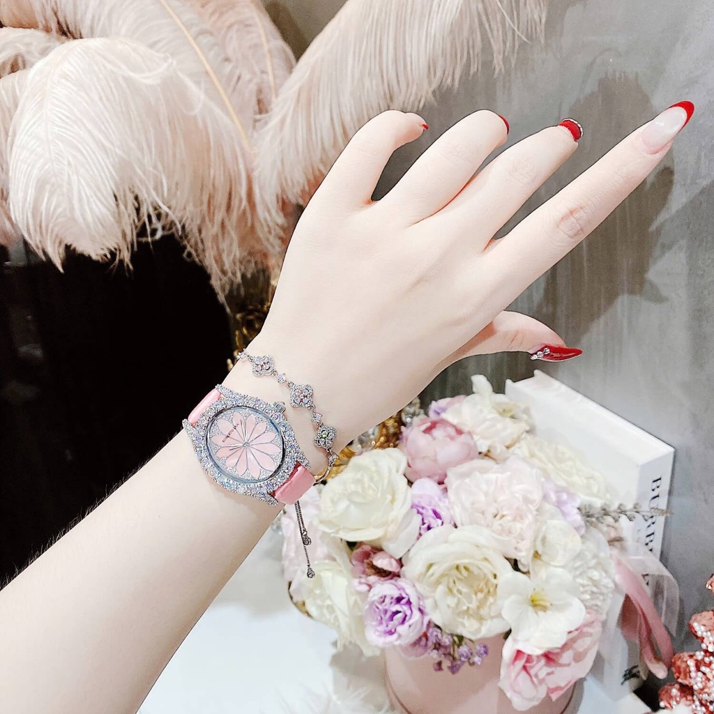 Đồng Hồ Nữ Roberto Era Dây Da Lụa Hồng Mặt Oval Họa Tiết 12 Cánh Hoa Size 33mm Viền Đá Silver RE2205