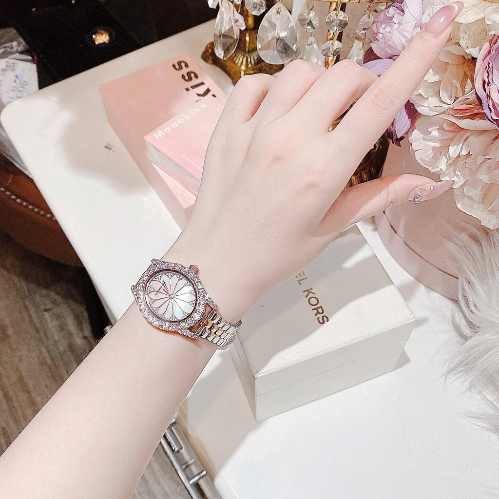 Set Đồng Hồ Nữ Roberto Era Dây Da Lụa Hồng Mặt Oval Họa Tiết 12 Cánh Hoa Size 33mm Viền Đá Rose RE2208 Tặng Kèm Bộ Dây Kim Loại Và 4 Bộ Dây Da
