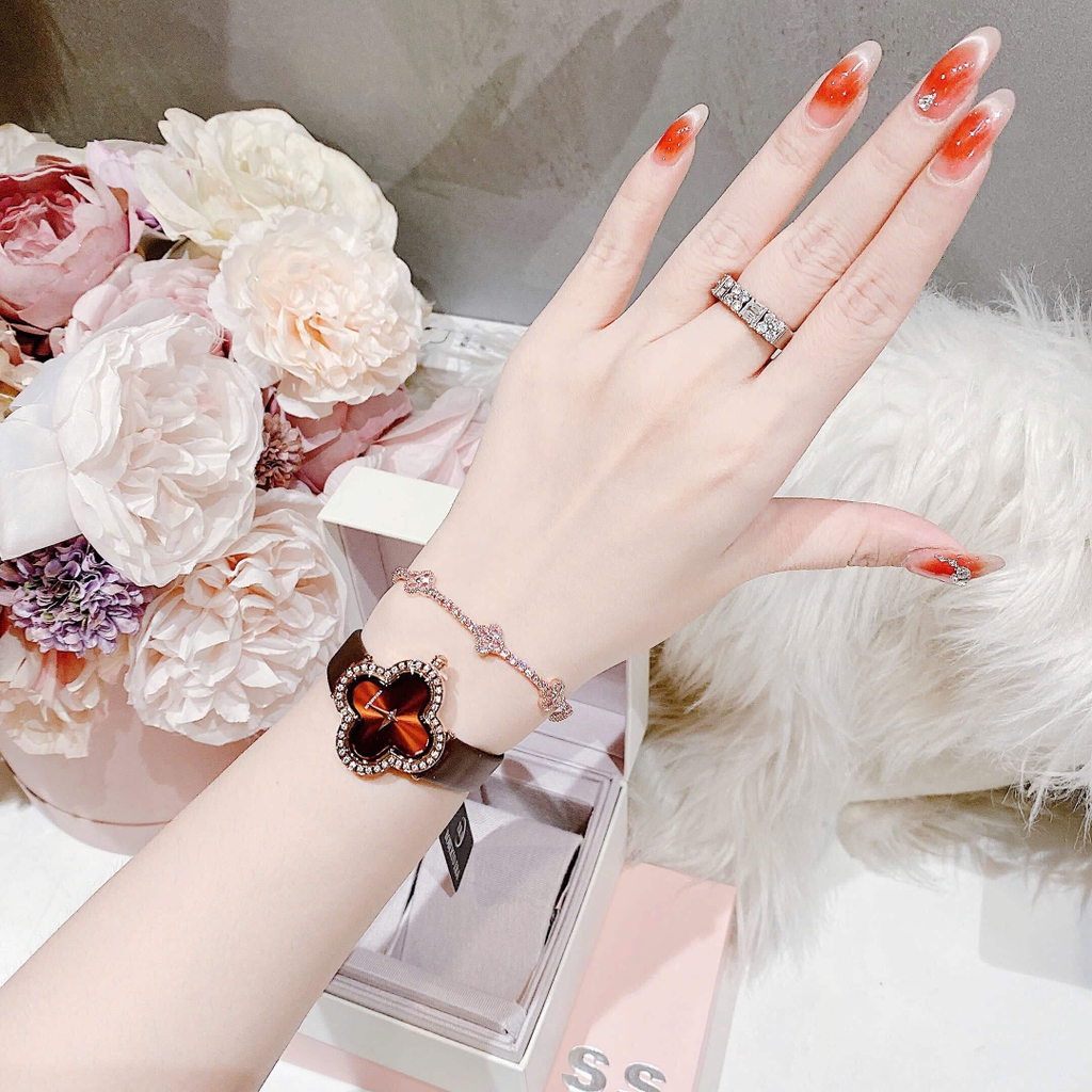 Set Đồng Hồ Nữ Roberto Era ER2600 Dây Da Nâu Mặt Cỏ 4 Lá Viền Đá Rose Size 28mm Chính Hãng Tặng Kèm Lắc Tay
