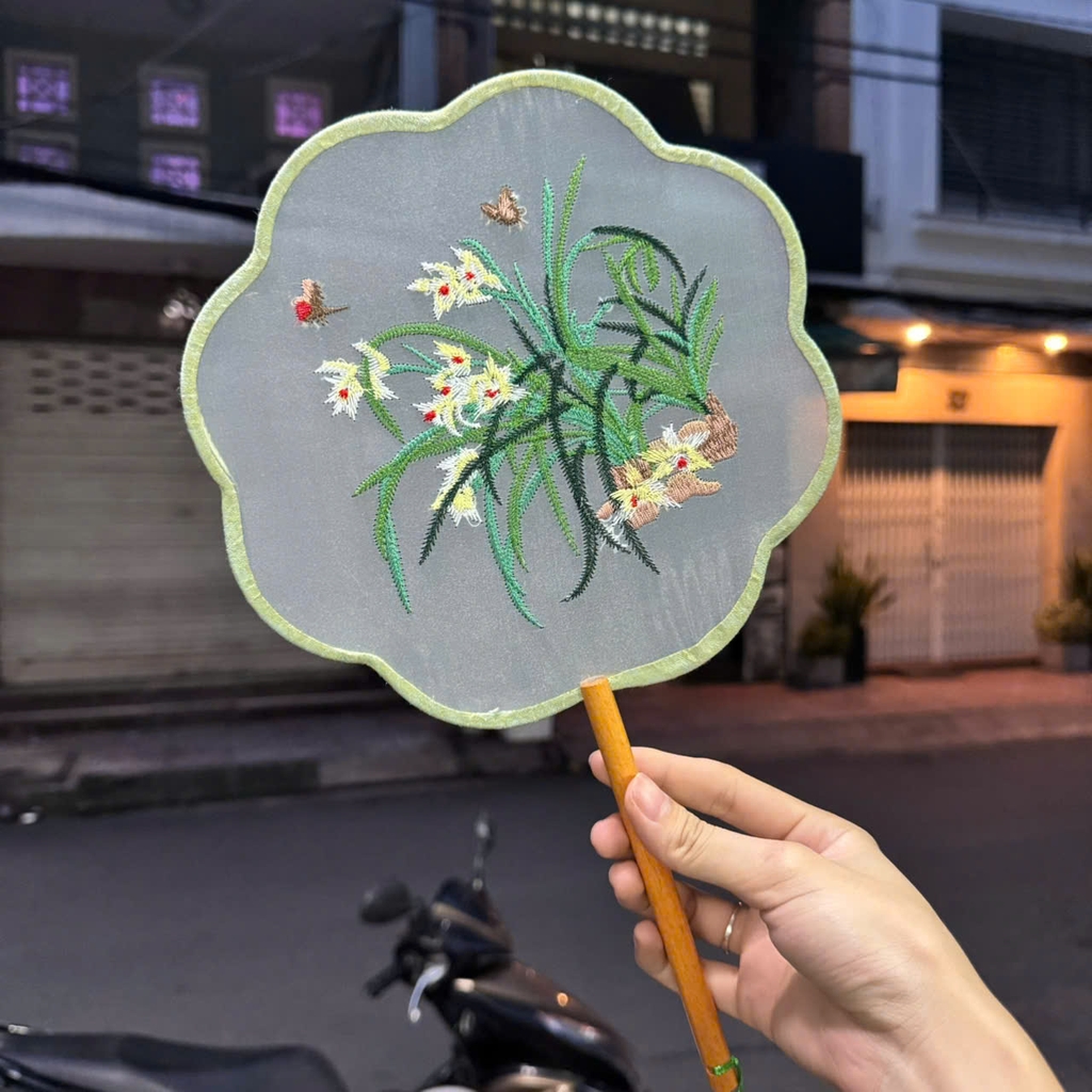 Quạt cổ trang trung quốc thêu cao cấp đính tua T10-2024  giangpkc-phu-kien-thoi-trang