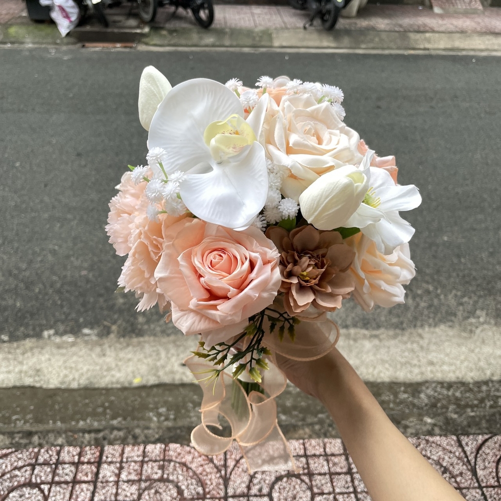 Hoa cầm tay cô dâu ngay cưới tone cam dâu mẫu mới Tháng 11-2023  giangpkc-phu-kien-thoi-trang