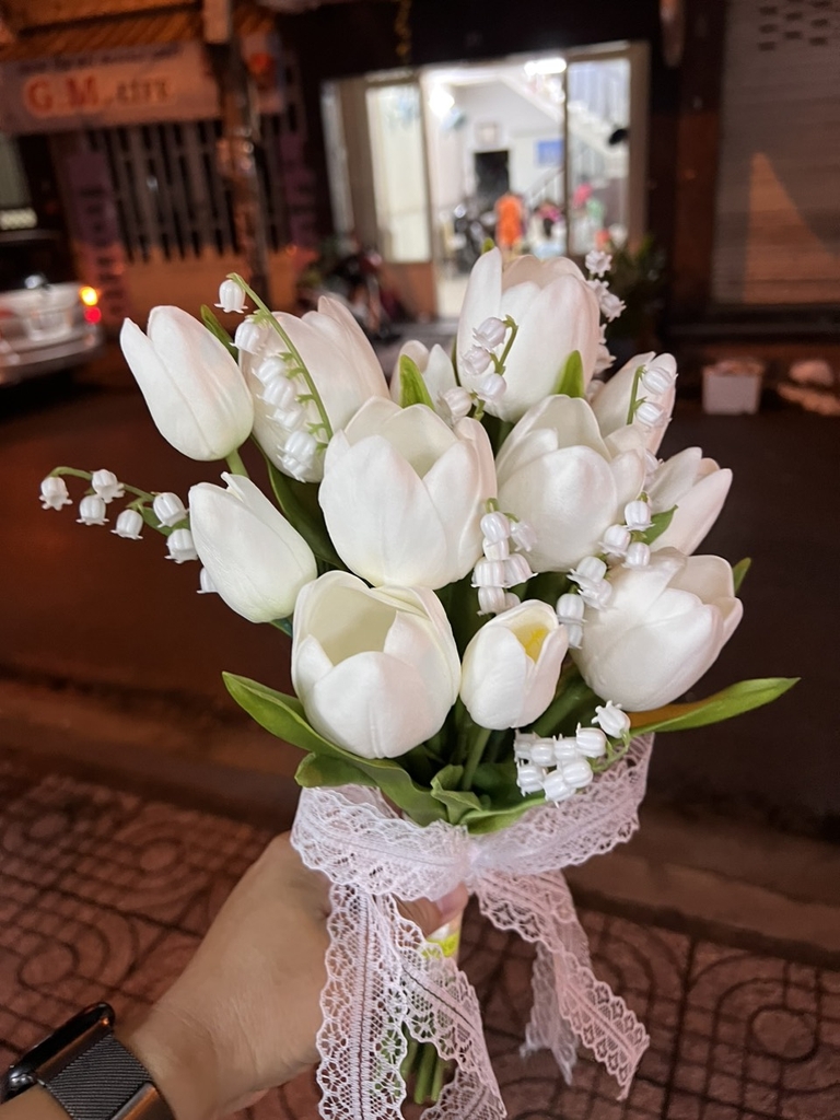 Hoa cưới Tulip siêu to khổng lồ kèm linh lan mới cho mùa cưới 2023 Giangpkc  giangpkc-phu-kien-thoi-trang