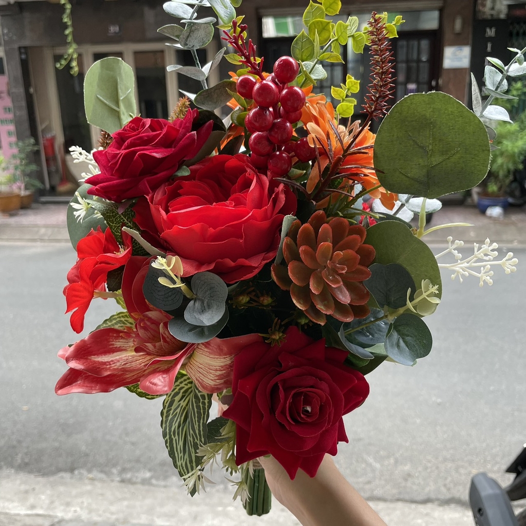 Bó hoa cưới cầm tay cô dâu tông đỏ được các tiệm áo cưới mua nhiều Giangpkc 1202022  giangpkc-phu-kien-thoi-trang