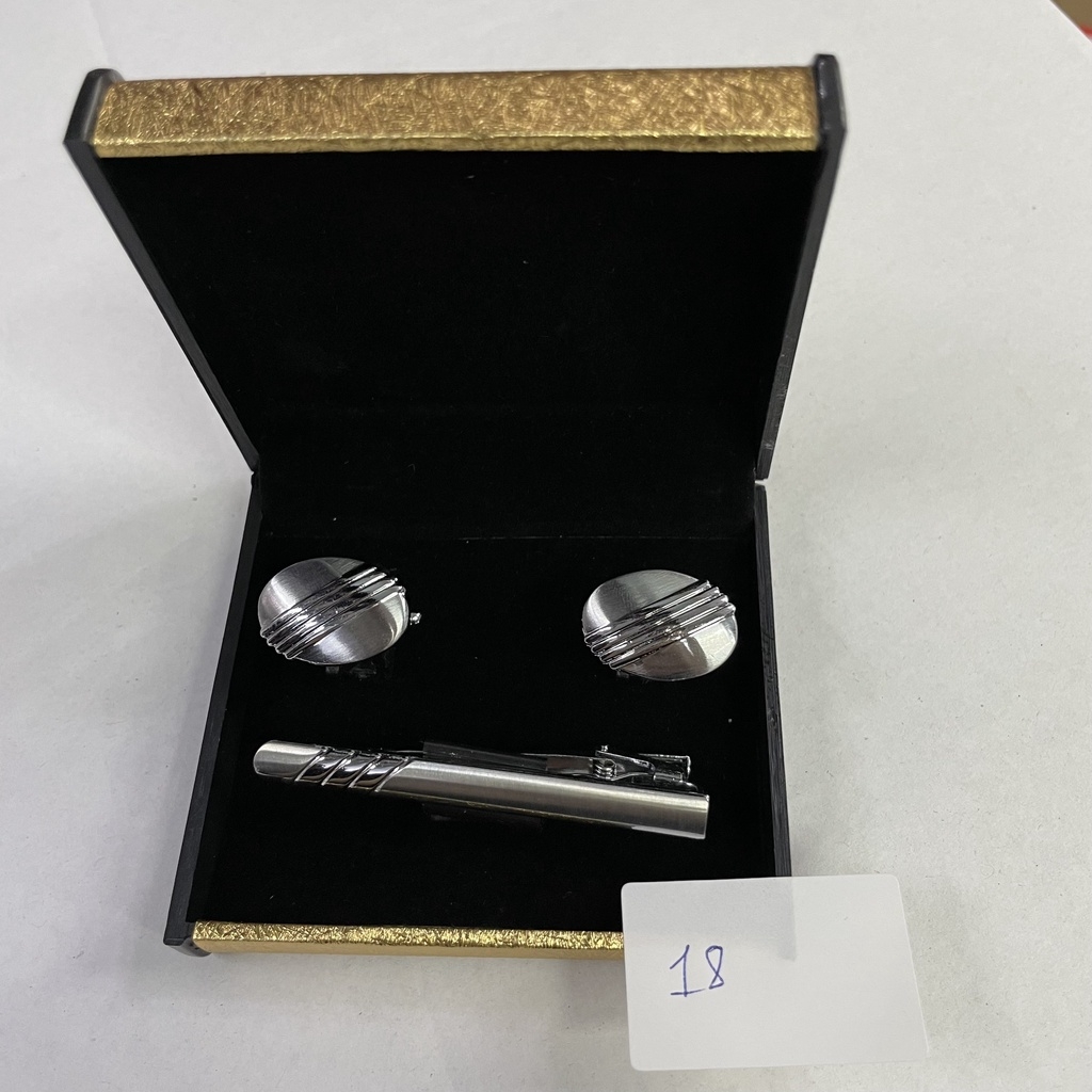 Măng set kèm kẹp Cavat có hộp đựng