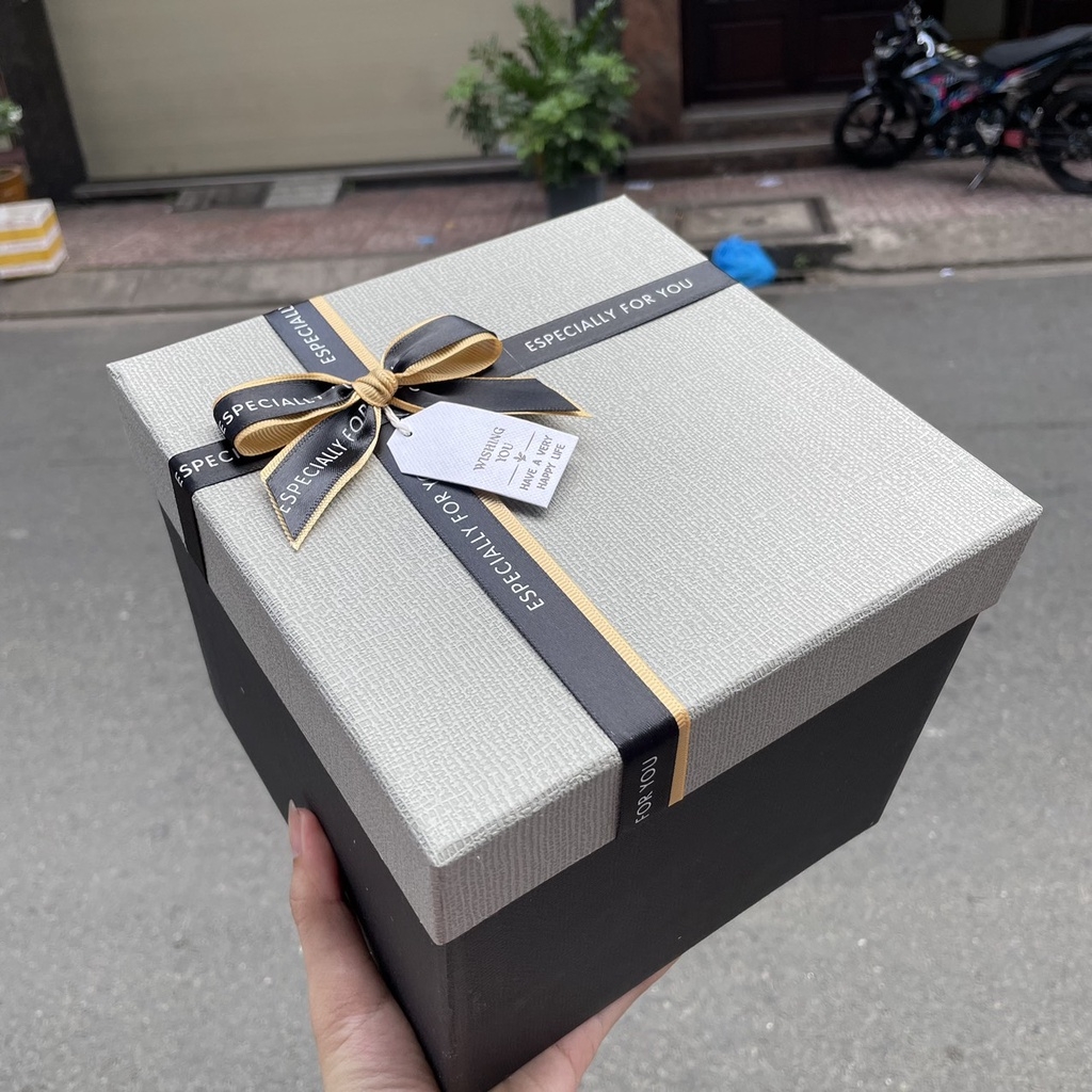 Hộp giấy đựng quà, hộp đựng vương miện