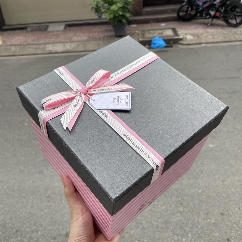Hộp giấy đựng quà, hộp đựng vương miện