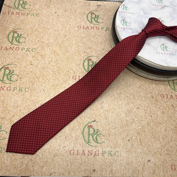 Cà vạt nam màu đỏ trầm chấm họa tiết mới tự thắt 8cm đẹp 2023 Giangpkc