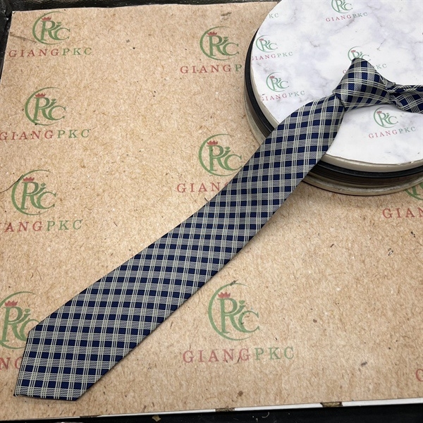 Cà vạt nam màu xanh đen kẻ caro vàng mẫu mới tự thắt 8cm đẹp 2023 Giangpkc