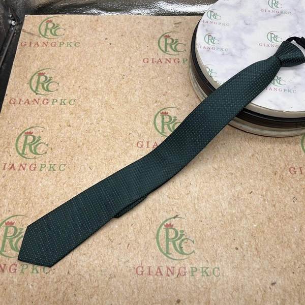 Cà vạt nam mẫu thắt sẵn dây kéo 6cm màu xanh lá đậm chấm mẫu mới nhất 2023 Giangpkc