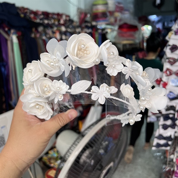 Băng đô cài tóc cô dâu hoa hồng trắng mẫu mới hot nhất t8/2023