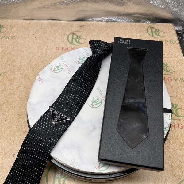 Cà vạt 6cm tự thắt màu đen kẻ tăm Pra kèm hộp đựng mẫu 2023 Giangpkc