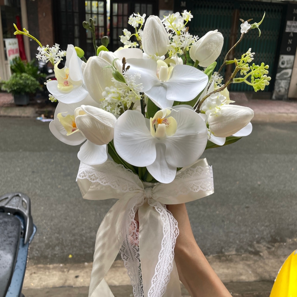 Hoa cầm tay cô dâu rẻ mà đẹp Giangpkc mới 122021