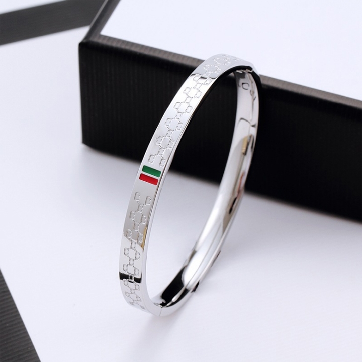 VÒNG TAY GUCCI DÀNH CHO NAM THIẾT KẾ MẠNH MẼ CÁ TÍNH