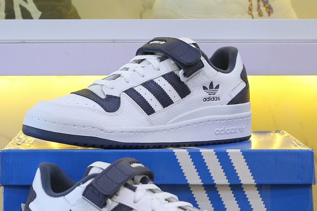 Review Adidas Forum