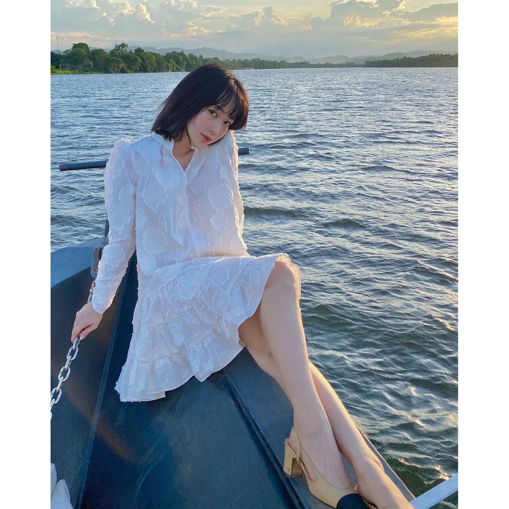Váy ngắn thêu sóng H&M Auth new tag có sẵn 0909370001