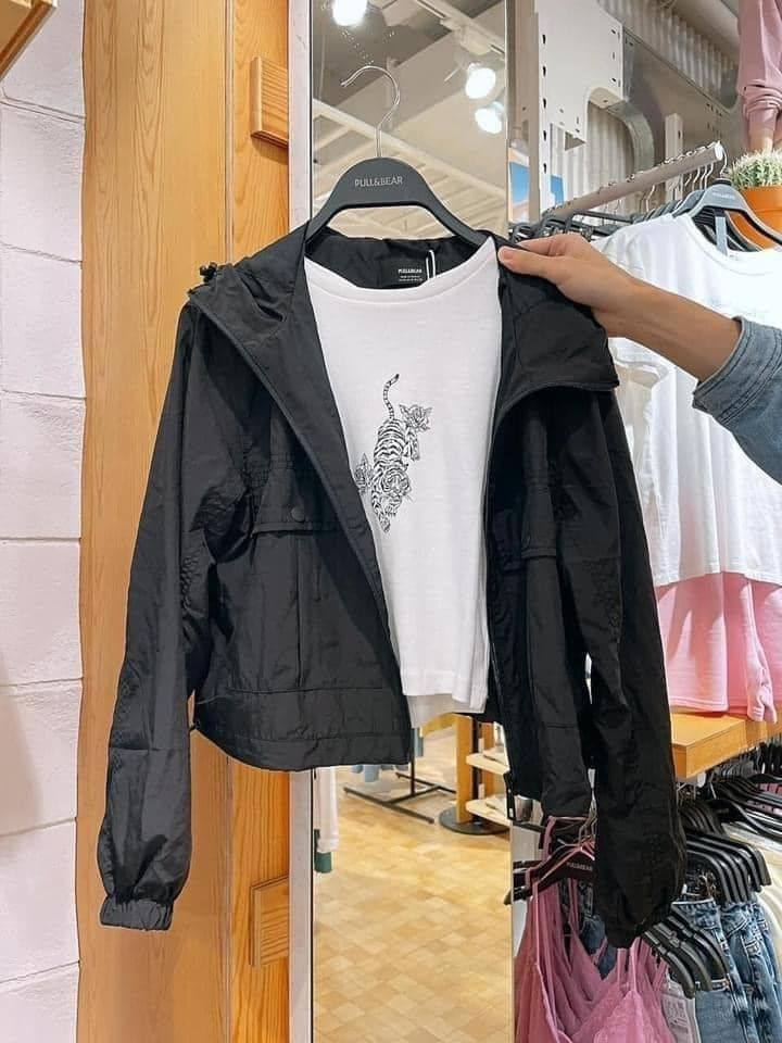Áo khoác gió chất nhẹ có mũ, đai eo điều chỉnh Pull&Bear Auth New Tag có sẵn 8715/202 8715202