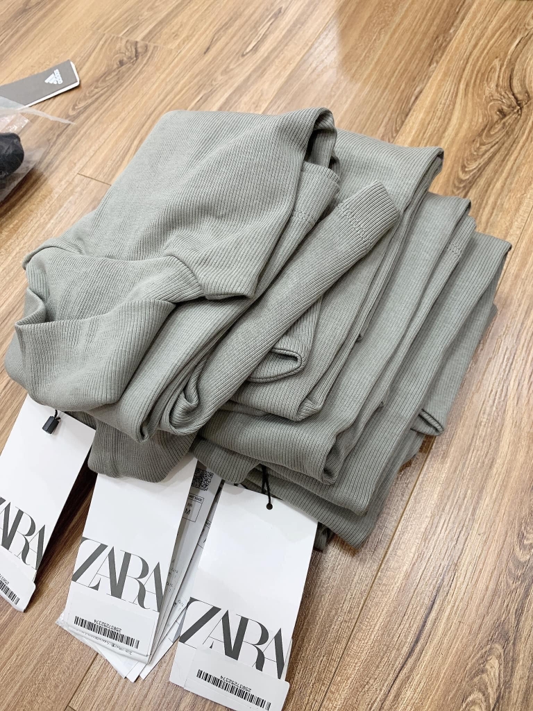 Áo thun tay hến cao cổ Zara Auth New Tag có sẵn 4174/656 4174656