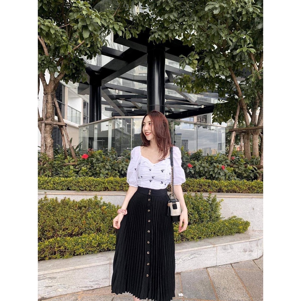 Áo kiểu dáng ngắn thêu hoa Stradivarius Auth New tag có sẵn 6043/533 6043533
