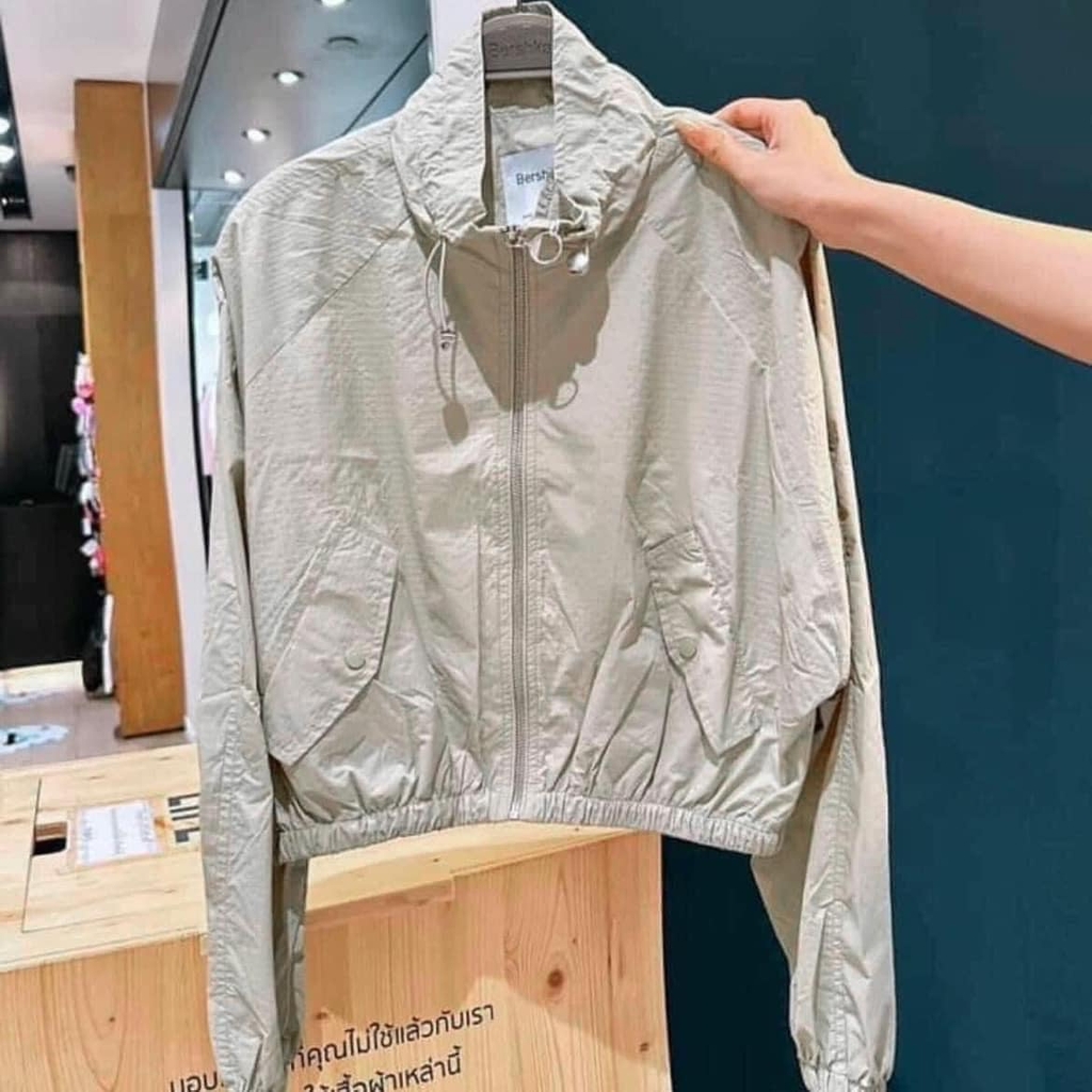 Áo khoác gió mỏng cao trụ đai chun Bershka Auth New Tag có sẵn 3314/085 3314085