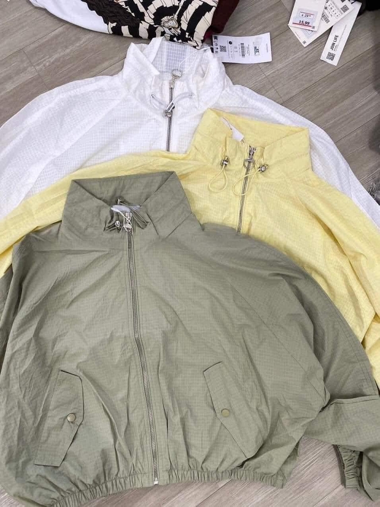 Áo khoác gió mỏng cao trụ đai chun Bershka Auth New Tag có sẵn 3314/085 3314085