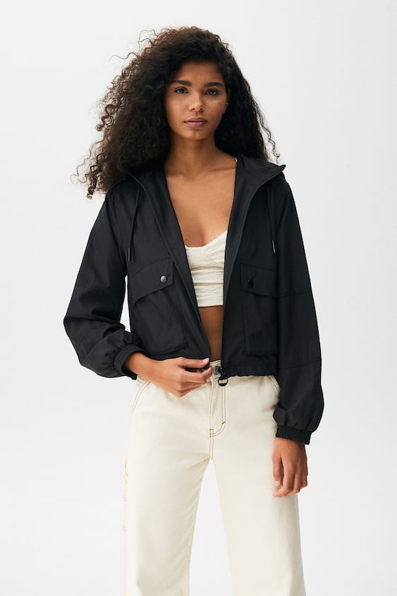 Áo khoác gió chất nhẹ có mũ, đai eo điều chỉnh Pull&Bear Auth New Tag có sẵn 8715/202 8715202