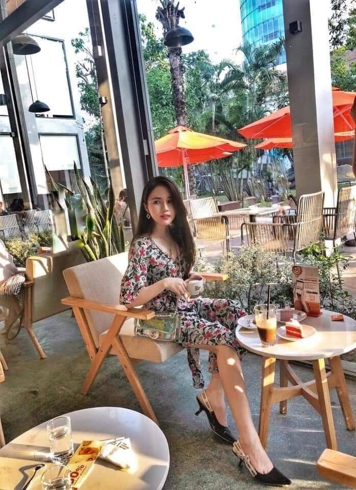 Váy dáng dài midi tay lỡ cổ V Zara Auth New Tag có sẵn 4387/250 4387250