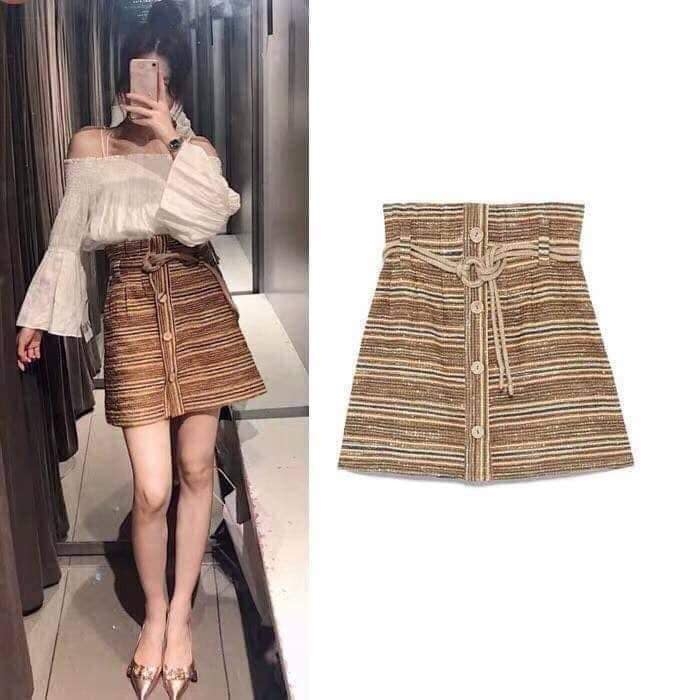 Chân váy dáng ngắn đai eo cúc gỗ Zara Auth New Tag có sẵn 2405/687 2405687