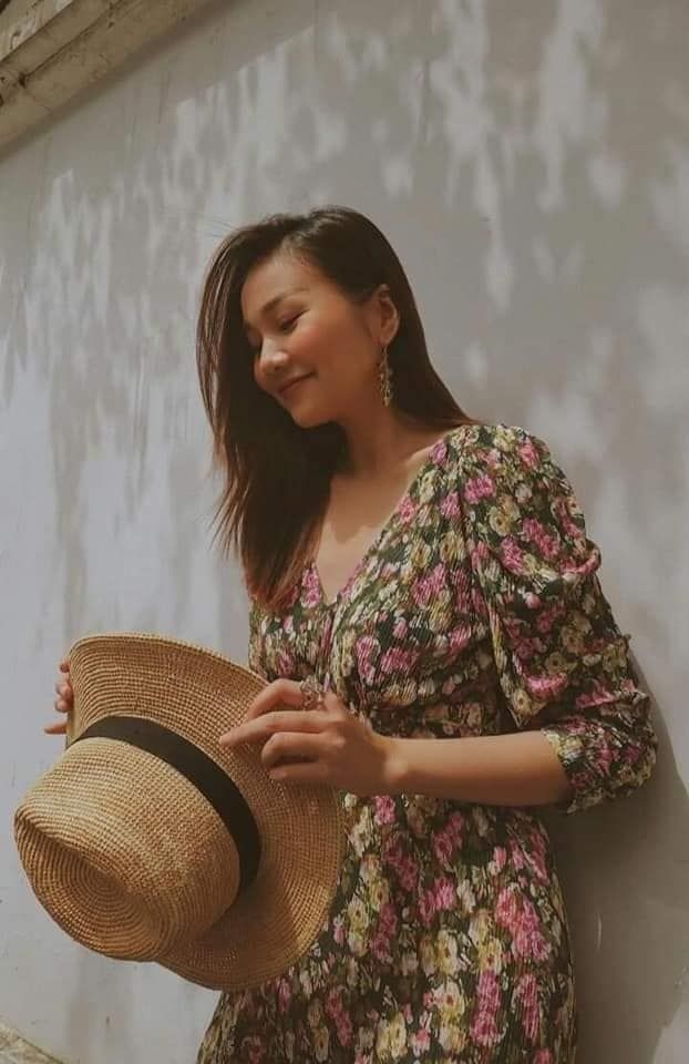 Váy dập ly hoa dáng midi cổ V Thanh Hằng Mango Auth New Tag có sẵn 87095656