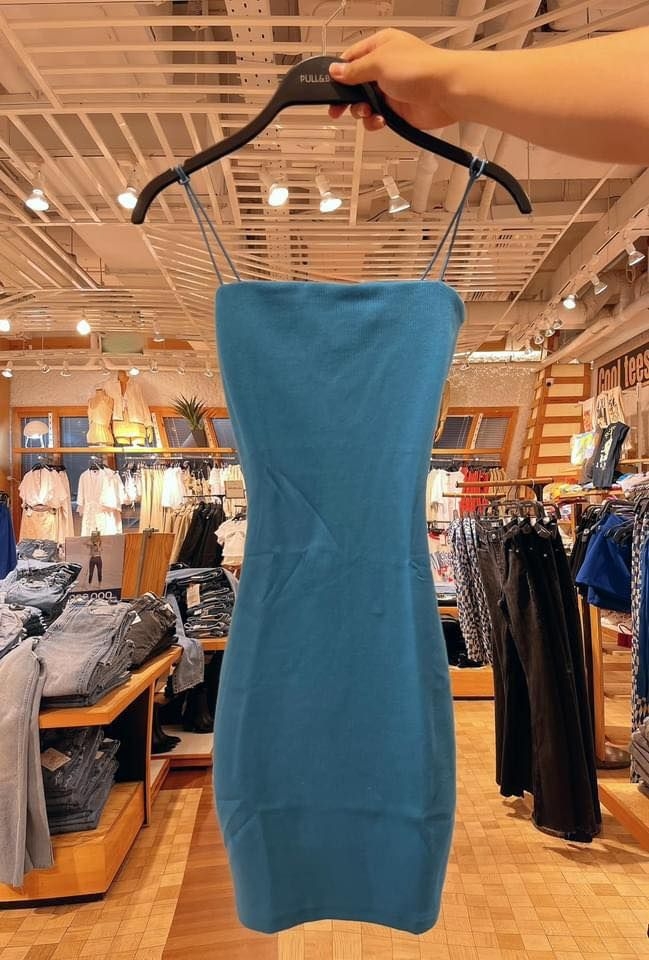 Váy hai dây dáng ôm ngắn Pull&Bear Auth New Tag có sẵn 4390/354 4390354