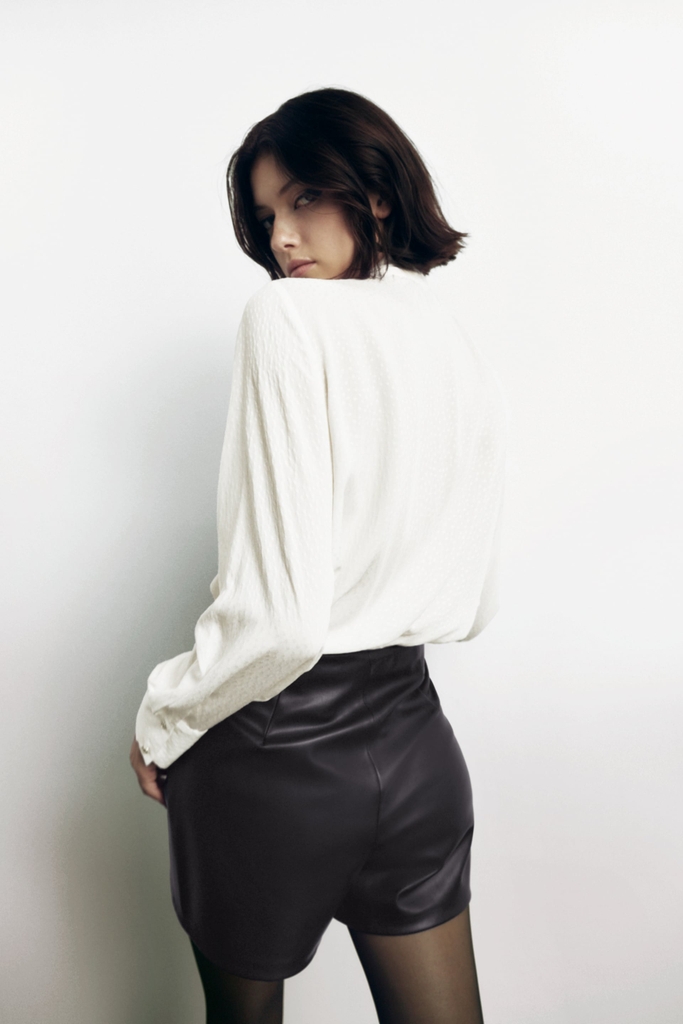 Áo blouse kèm nơ cổ V Zara Auth New Tag có sẵn 7969/250 7969250