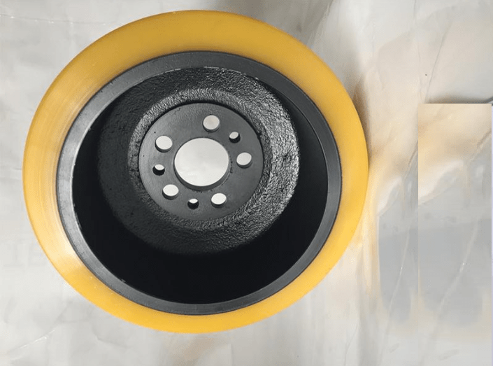 banh-pu-230x75-82-45-xe-nang-dien-hangcha-1