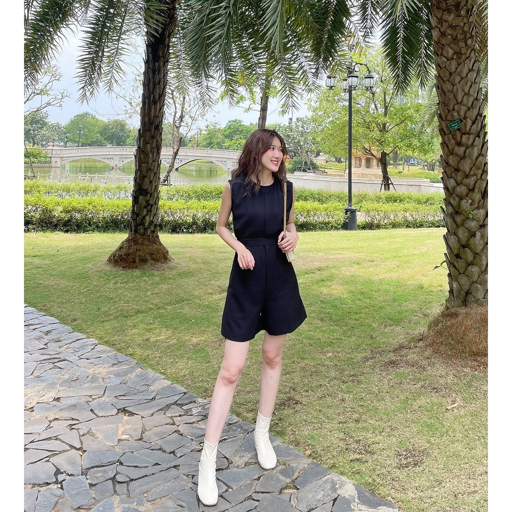 [HCM] Jumpsuit cách điệu nhún eo, có hai túi, khóa kéo sau Lovadova 21O12C001 - Đen