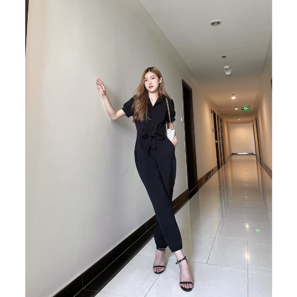 [HCM] Jumpsuit ngắn tay, cách điệu giả vest, nơ giữa eo, có túi Lovadova 21O12C002 - Đen