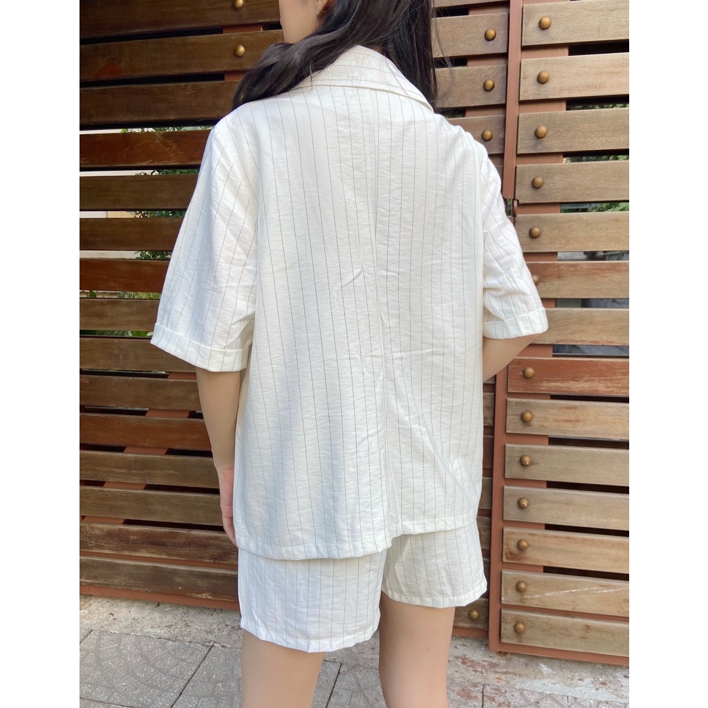 [HCM] Set đồ nữ, áo quần, cách điệu quần có túi, cổ áo vest, có cúc cài, hai túi trước Lovadova 22O05C001 - Trắng Sọc