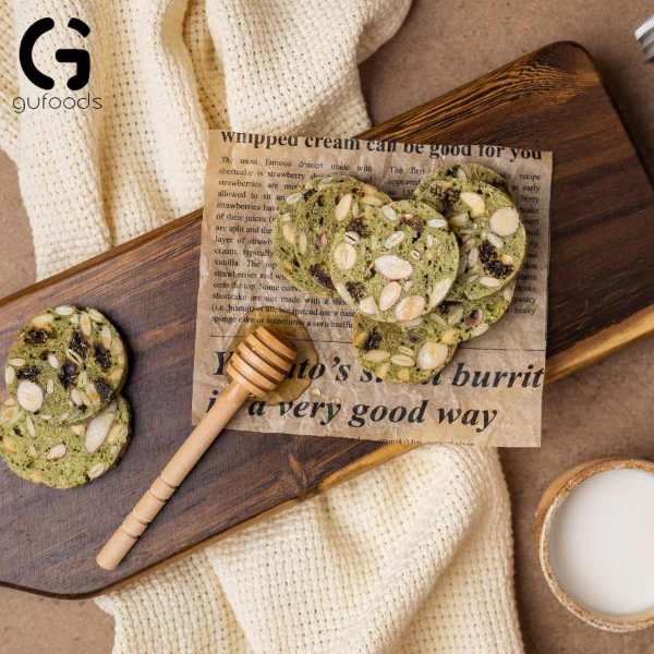 Bánh Biscotti ăn kiêng nguyên cám GUfoods - Hũ 300g - Mix 3 vị (Nguyên bản + Matcha + Socola)