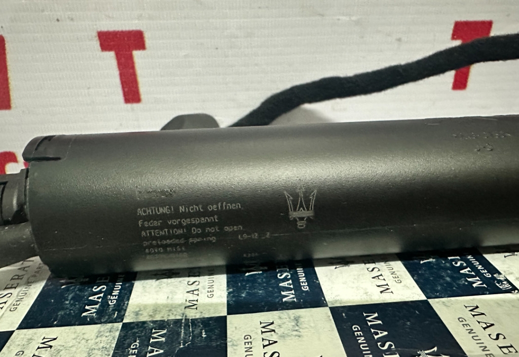 Ty chống cốp sau Maserati Rh/Lh Support M-670181846
