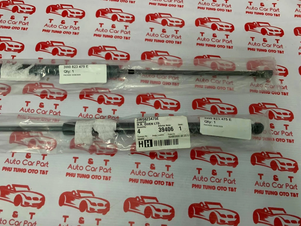 3W0823475E  TY CHỐNG CAPO  Bentley Continental Flying