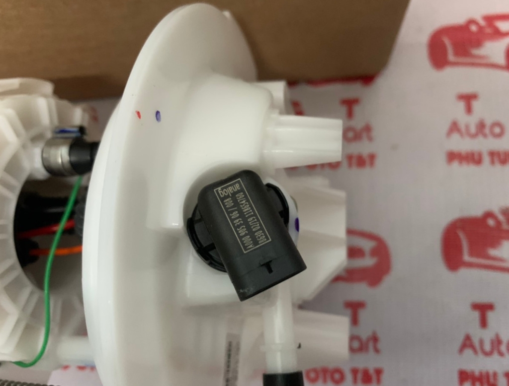 A1664701794 Bơm xăng Mercedes A 166 470 17 94