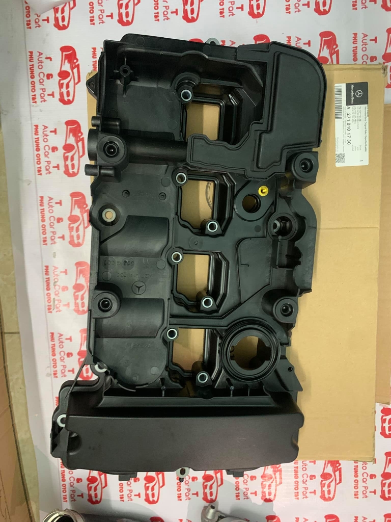 Nắp Van Động Cơ  MERCEDES BENZ W204 W212 W207 C250  A2710101730