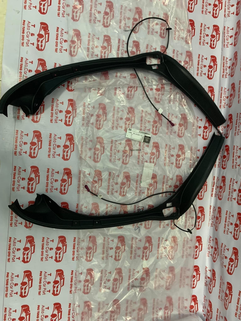Nắp cột A phía dưới bên trái phải MERCEDES R-class W251 A2516900730-A2516900830