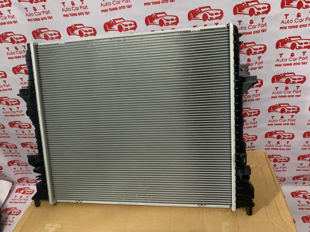 C2D38735 Két nước làm mát động cơ C2D38735