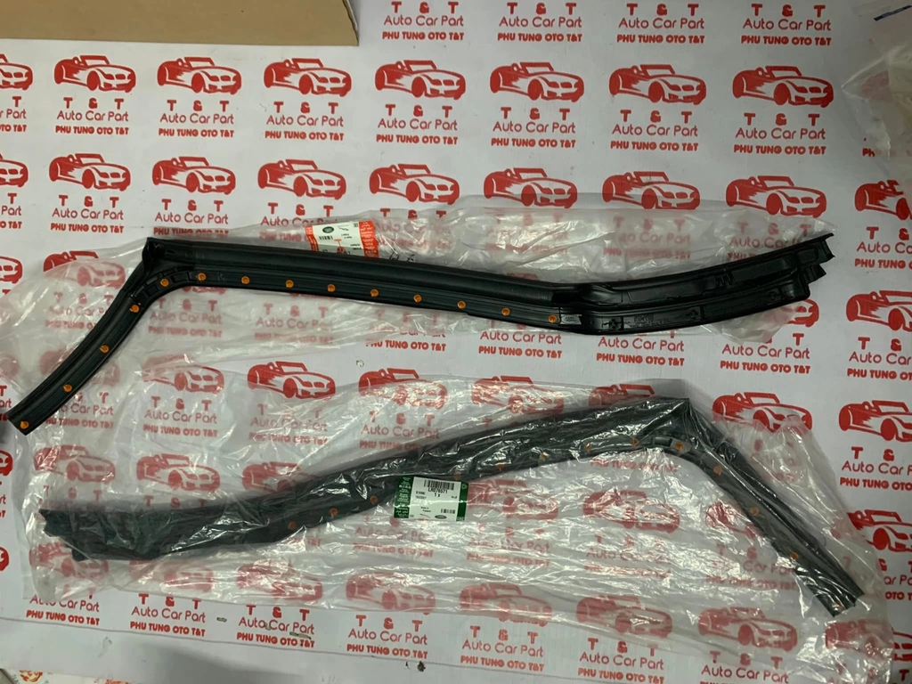 Gioăng cánh cửa sau trái , phải xe Range Rover -LR076570- LR076571