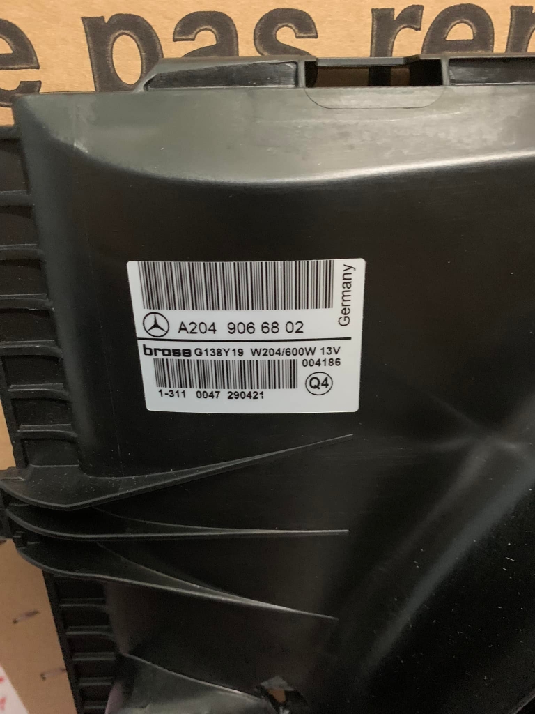 Quạt gió két nước Mercedes C200,C230,C250,C300 W204  A2049066802 =A2049061403